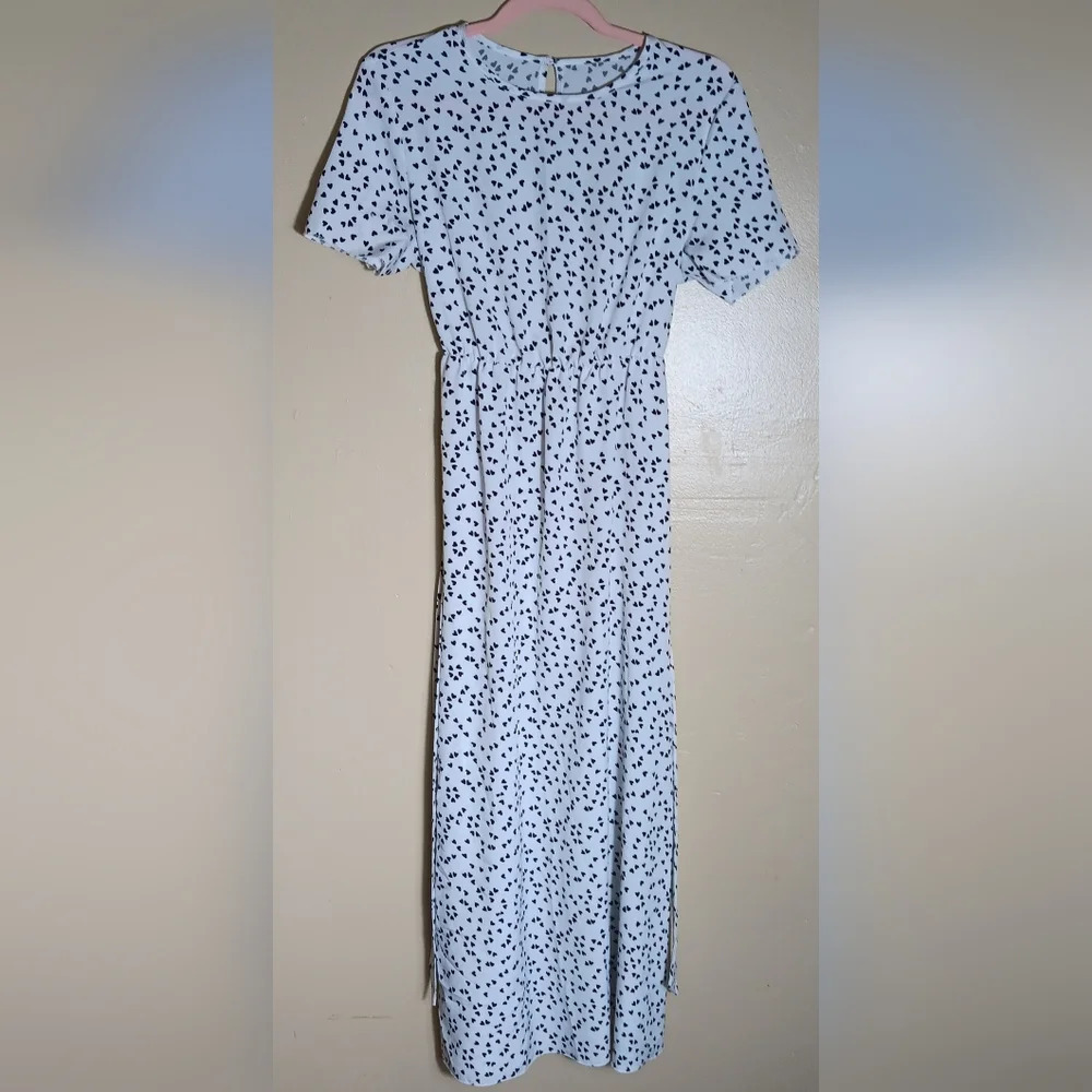 Shein white and black heart dress. Short sleeves. Size small. 100% polyester